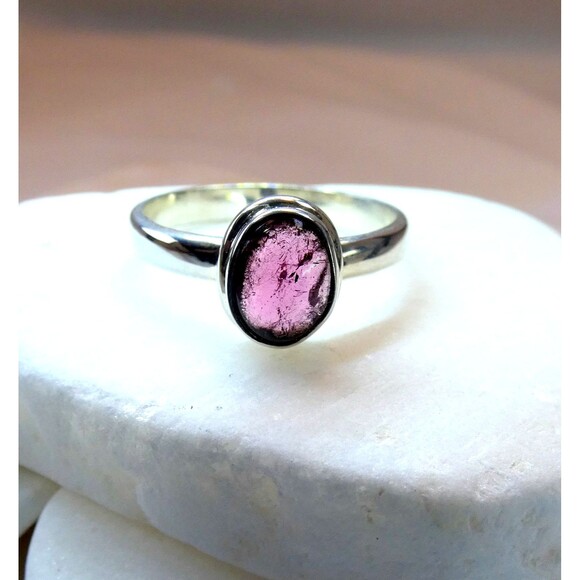 Natural 1.5Ct Pink Tourmaline Sterling Silver Solitaire Ring Sz 7.75 - Picture 4 of 8